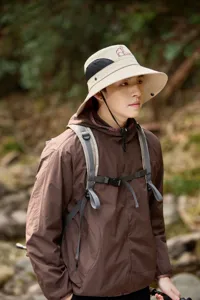 Outdoor sun protection bucket hat for men, wide brim breathable quick-drying hiking cap.