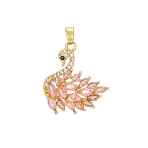 Detailansicht eines rosa Zirkon-Schwanenanhängers, 18K vergoldetes Kupfer