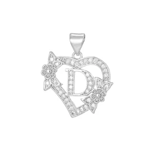 Detailansicht des Herzanhängers in Silber mit Buchstabe D und Blumen mit Diamanten
