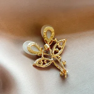 Gold leaf brooch for women, exquisite suit pin, elegant coat accessory, luxury fashion jewelry.