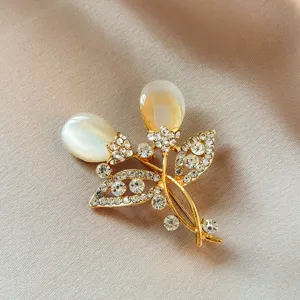 Exquisite golden leaf brooch with white cat-eye stones and sparkling crystals for coat suit.