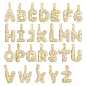 Komplette Sammlung von 26 vergoldeten Alphabet-Anhängern mit klaren Zirkonia.