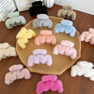 Élégante Pince à Cheveux en Peluche pour Femmes Douce Forme M Moelleuse Pince Requin Automne Hiver Accessoire de Cheveux en Fourrure