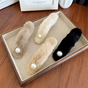 Barrettes à cheveux élégantes en peluche avec grandes perles pour les styles d'hiver