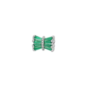 Vue détaillée d'une perle en zircon vert émeraude pour la création de bijoux DIY