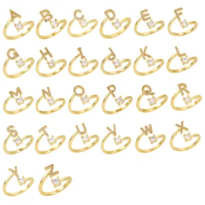 Coffret de 26 bagues alphabet dorées avec accents de zircone pour femmes et hommes