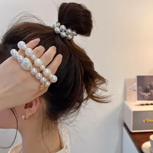 Elegante koreanische Perlenhaargummis und Armband-Set mit herzförmigem Perlenanhänger