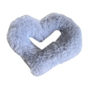 Pince à cheveux élégante en peluche grise en forme de cœur pour coiffures d'hiver