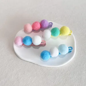 Lot de pinces à cheveux douces à pompons en peluche pastel pour femmes avec des boules colorées