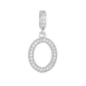 Élégant pendentif alphabet 'O' avec micro-pavage de zircons en finition argentée