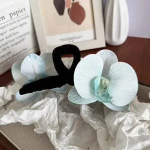 Grande pince à cheveux orchidée avec finition velours et perles pour cheveux épais