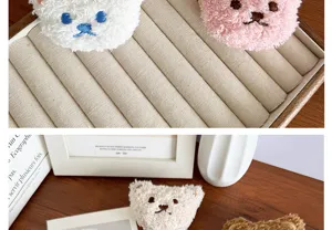 Détails de mignonnes broches d'ours en peluche aux couleurs pastel pour les accessoires