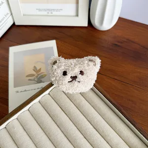 Adorable broche en peluche d'ours beige pour décoration de vêtements ou sacs DIY