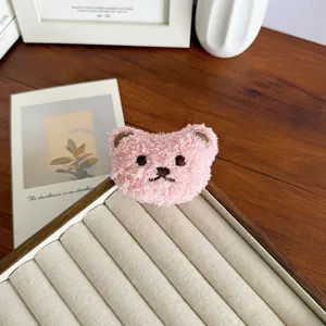 Adorable broche ours en peluche rose, accessoire animalier pour sacs et vêtements