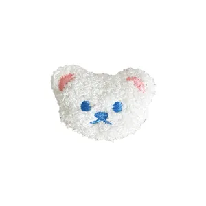 Mignonne broche en peluche tête d'ours blanc pour sacs et vêtements accessoire