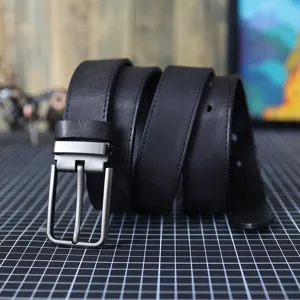 Dettagli della cintura casual in vera pelle da uomo con fibbia in metallo resistente.