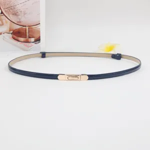 Elegante smalle donkerblauwe lederen riem voor dames met gouden metalen gesp accessoire