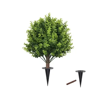 Kunstmatige buxusbol met grondpen voor buitenhuis en tuin decoratie detail weergave
