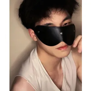 Masque de sommeil en cuir noir pour hommes, bandeau souple pour jeux et repos des yeux.