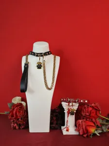 Collare Choker per Animali Domestici in Pelle PU Con Campanello Catena in Metallo Cucciolo Gatto Tracolla Regolabile Stile Gotico Accessori per Animali