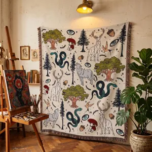 Künstlerischer böhmischer Wandteppich mit Hirsch- und Pilzmotiven in einem Studio.