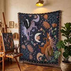 Vue détaillée d'une tapisserie bohème avec motif de licorne dans un atelier d'artiste