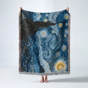 Couverture tissée avec le motif de La Nuit étoilée de Van Gogh et des franges