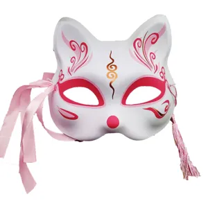 Maschera da volpe tradizionale giapponese con motivi rosa, nastri e nappa per feste.