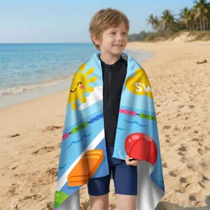 Mikrofaser-Kapuzenbadetuch für Kinder mit Sonnen- und Pool-Cartoon-Print am Strand.