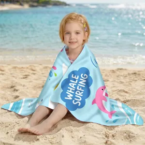 Schnelltrocknendes Mikrofaser-Strandtuch für Kinder mit Delphin- und Wal-Surf-Design