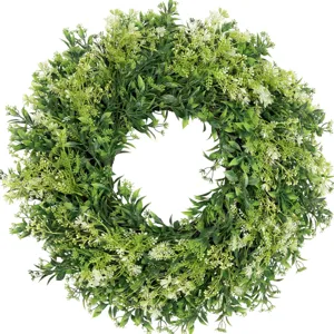 Grote kunstmatige buxuskrans met witte wilde bloemen voor voordeur huisdecoratie