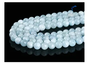 Macro di perle tonde in pietra naturale acquamarina blu chiaro di alta qualità