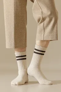 Herren Winter dicke Frottee Socken Detailansicht, geripptes Design mit doppelten Streifen.