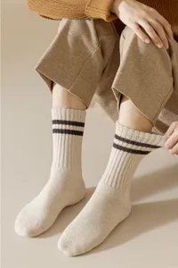 Herren Winter verdickte Fleece warme Frotteesocken mit stylischem gestreiften Design.