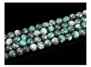 Primer plano de cuentas redondas de variscita verde natural para joyería artesanal