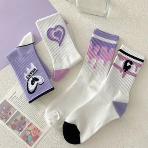 Damen Baumwoll Mittelsocke lässige lange Socken mit violettem Herz und Tropfenmuster für Winter.
