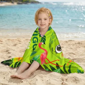 Saugfähiges Mikrofaser-Strandtuch mit Flamingo-Druck, benutzt von Kind am Strand