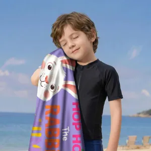 Weiches, saugfähiges Mikrofaser-Strandtuch mit Hasen-Print, von Kind am Strand benutzt