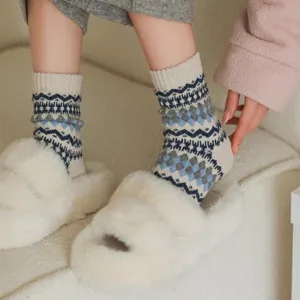 Calze invernali in lana con motivo losanghe retrò, design caldo e morbido a metà polpaccio.