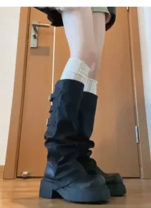 Schwarze Damen Stiefel mit Beinstulpen, modischer Ballett Stil Lagenlook für Herbst.