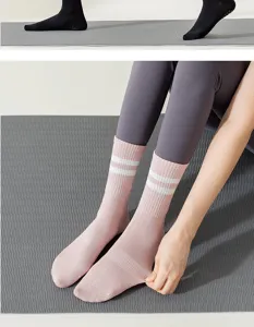 Rosa halblange Yoga Socken mit weissen Streifen rutschfeste Pilates Fitness Sport Socken
