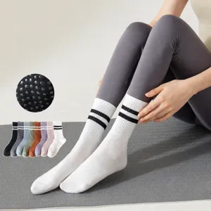 Rutschfeste Pilates Yoga Socken halbe Wade Sport Trainingssocken mit Silikonnoppen