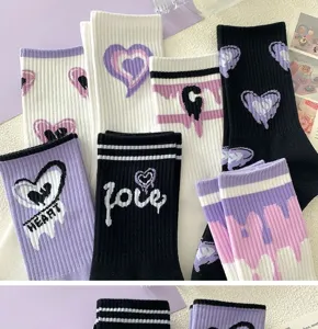 Damen Wadenhohe Baumwollsocken Winter niedliche Herzmuster schwarz weiss lila Freizeit