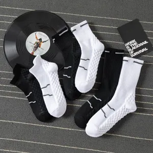 Men's athletic sports socks detail view, featuring cushioned towel bottom for running and gym.