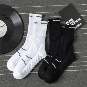 Men's mid-calf sports socks with thickened towel bottom, breathable and comfortable athletic wear.