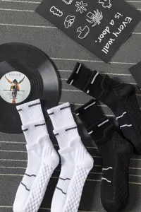 Men's athletic mid-calf cotton socks with thick towel bottom, perfect for running.