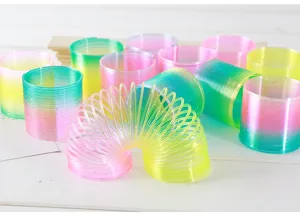 Juguete mágico de resorte de plástico colorido, arcoíris antiestrés divertido para niños.