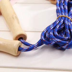 Corda per saltare professionale in nylon con manici in legno per sport e fitness.