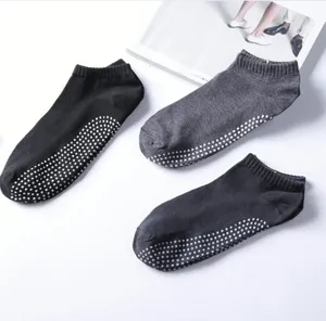 Detailed view of men's non-slip yoga socks with silicone grip dots for fitness and home use.