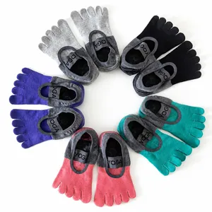 Non-slip five-toe yoga socks for women, breathable athletic socks for pilates, fitness and floor workouts.